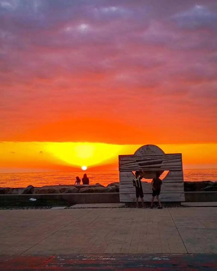 Batumi Luxury Resort & Sea View Aparthotel Bagian luar foto